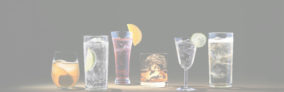 ハイボールやジントニックなどのお酒の写真